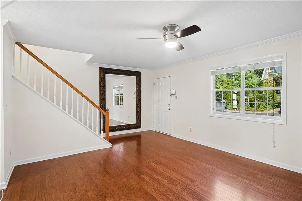 2 bed, 2.5 bath, 1324 sqft, $2,550 — Photo 4