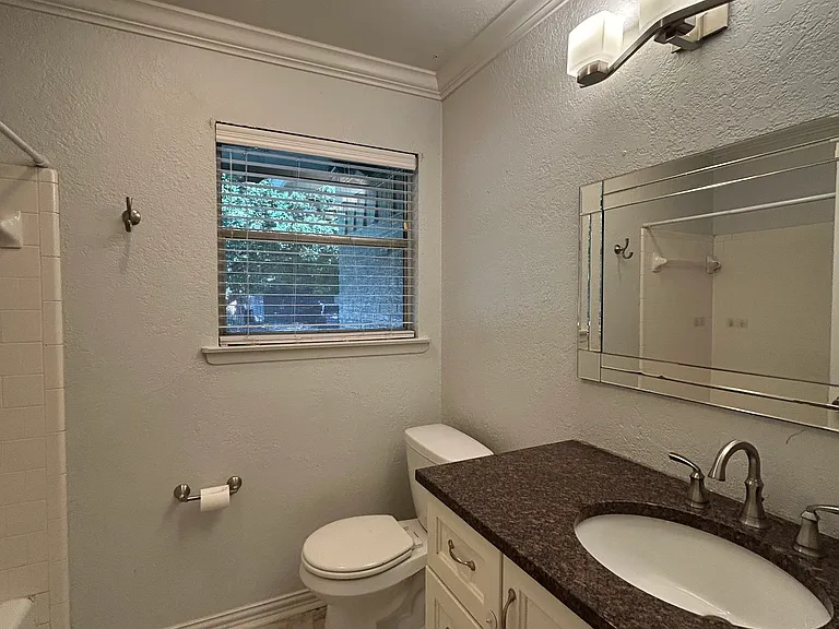 401 Lena Ln — Photo 17