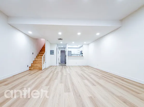 11933 Goshen Ave, Los Angeles, CA