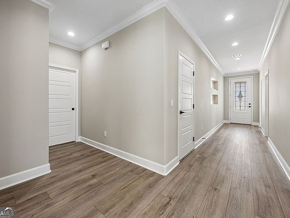 4th image of 206 Verano St