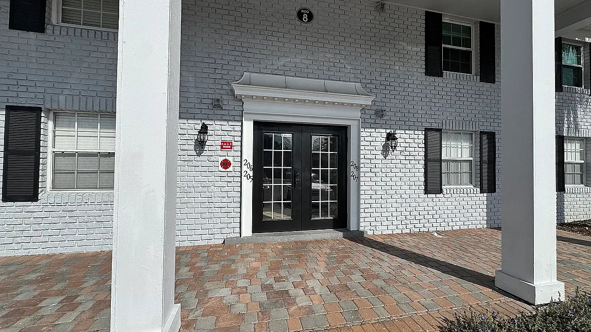 2 bed, 927 sqft, $1,700 — Photo 2