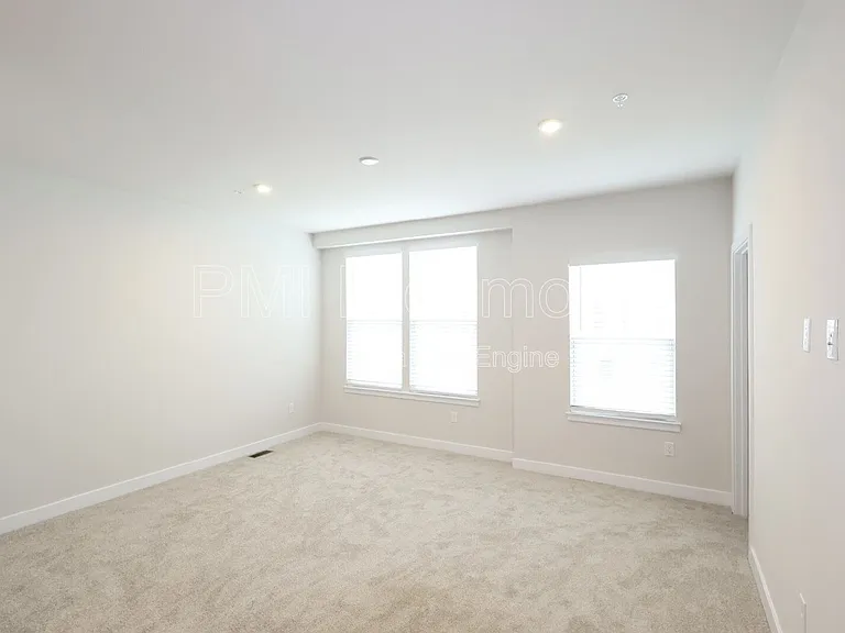 2854 Calgary Ln — Photo 10