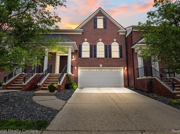 779 Red Run Dr, Troy, MI 48085