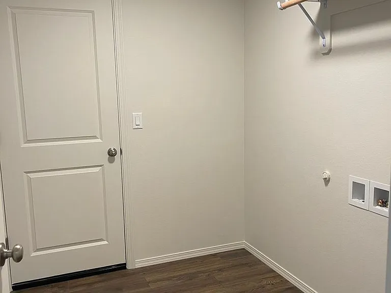 1608 Zoe Ave — Photo 2