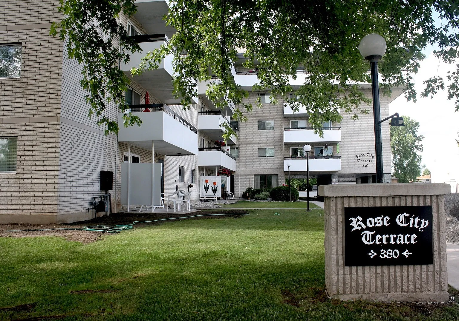 Rose City Terrace — Photo 2