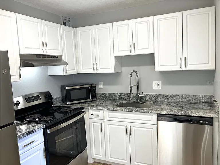 11703 Raintree Village Blvd #B — Photo 18