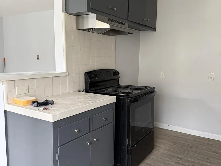4604 W 173rd St #D — Photo 7