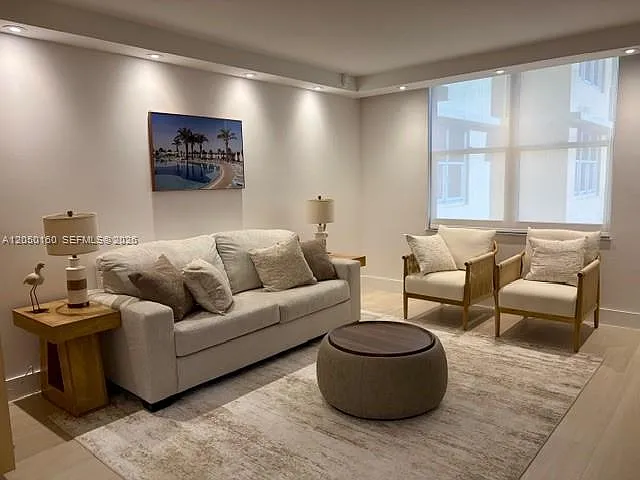 Wave Condo — Photo 3