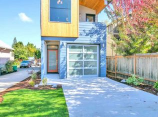 SE Oak St, Portland, OR