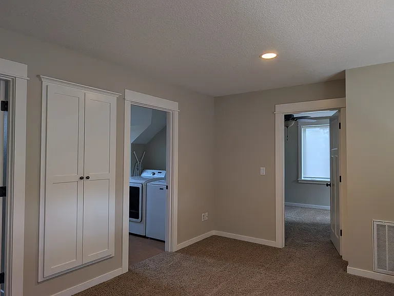 1135 W 28th Ave — Photo 23
