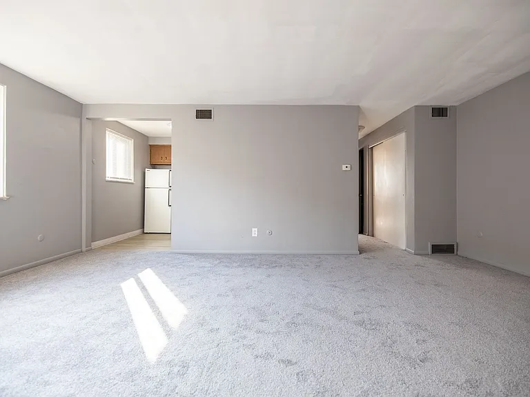 1101 Broadway Ave — Photo 20