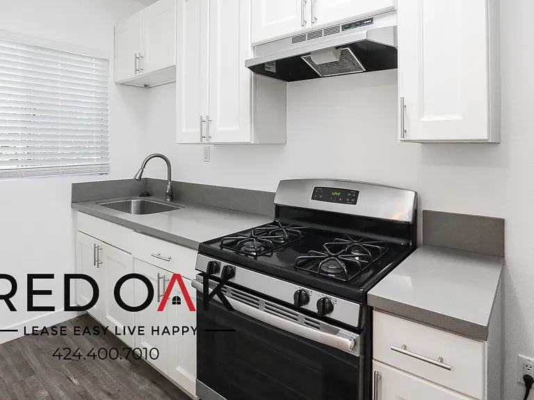 719 N Heliotrope Dr #204 — Photo 2