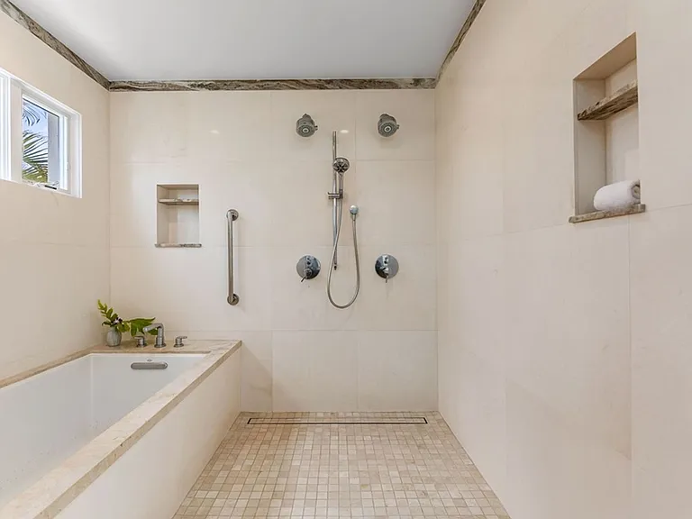 896 Mokulua Dr — Photo 46
