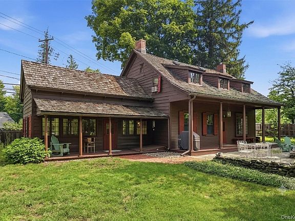 2nd image of 809 Traver Road