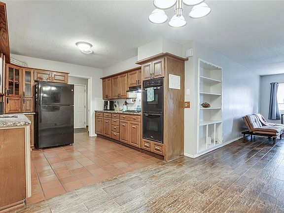 5th image of 4832 Park Vista Dr