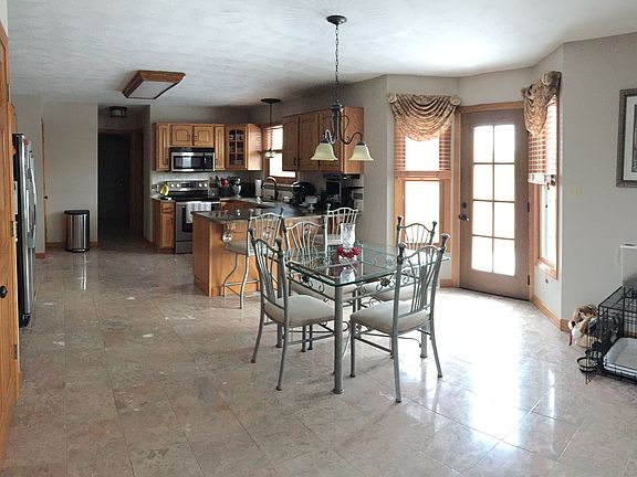 5th image of 123 Jane Dr