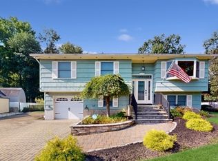 11 Roland Rd, Pequannock, NJ 07440