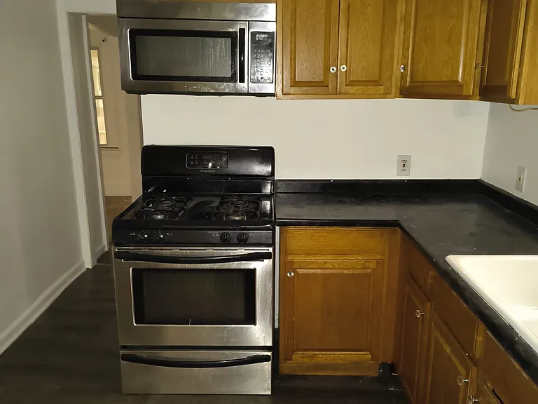 433 Cottage St — Photo 2
