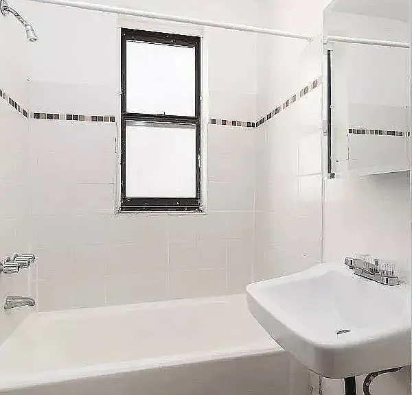 1515 Lexington Ave #2B — Photo 2