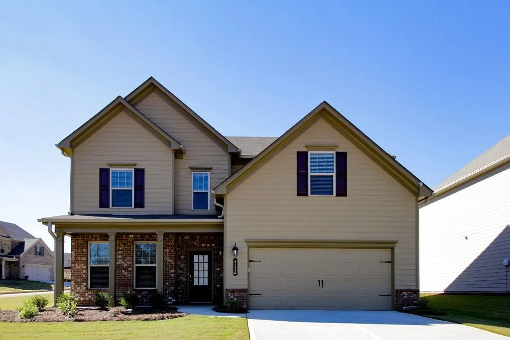 4 bed, 2.5 bath, 2580 sqft, $2,350 — Photo 1