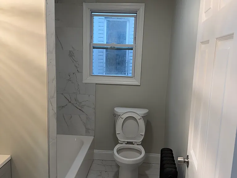 33-35 Cedar Ave #2 — Photo 16