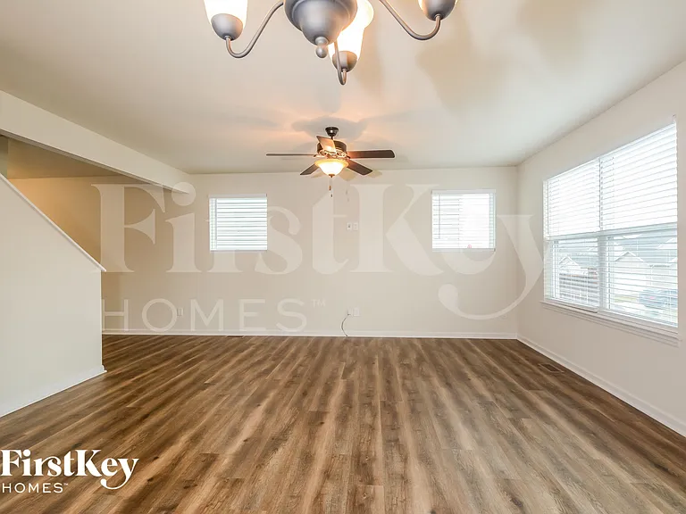 104 Shire Dr — Photo 3