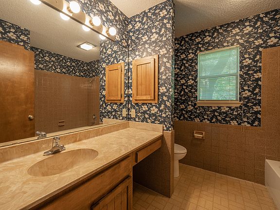 4th image of 7502 University View Dr