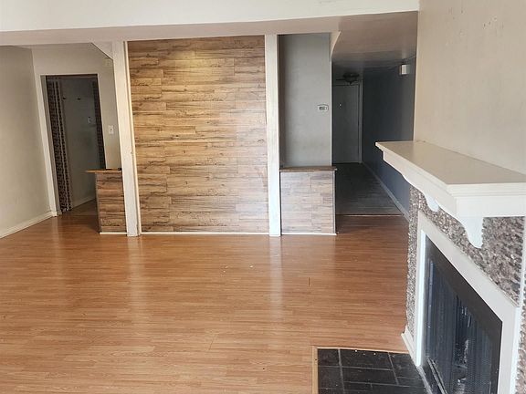 4th image of 102 Running Brook Rd #102