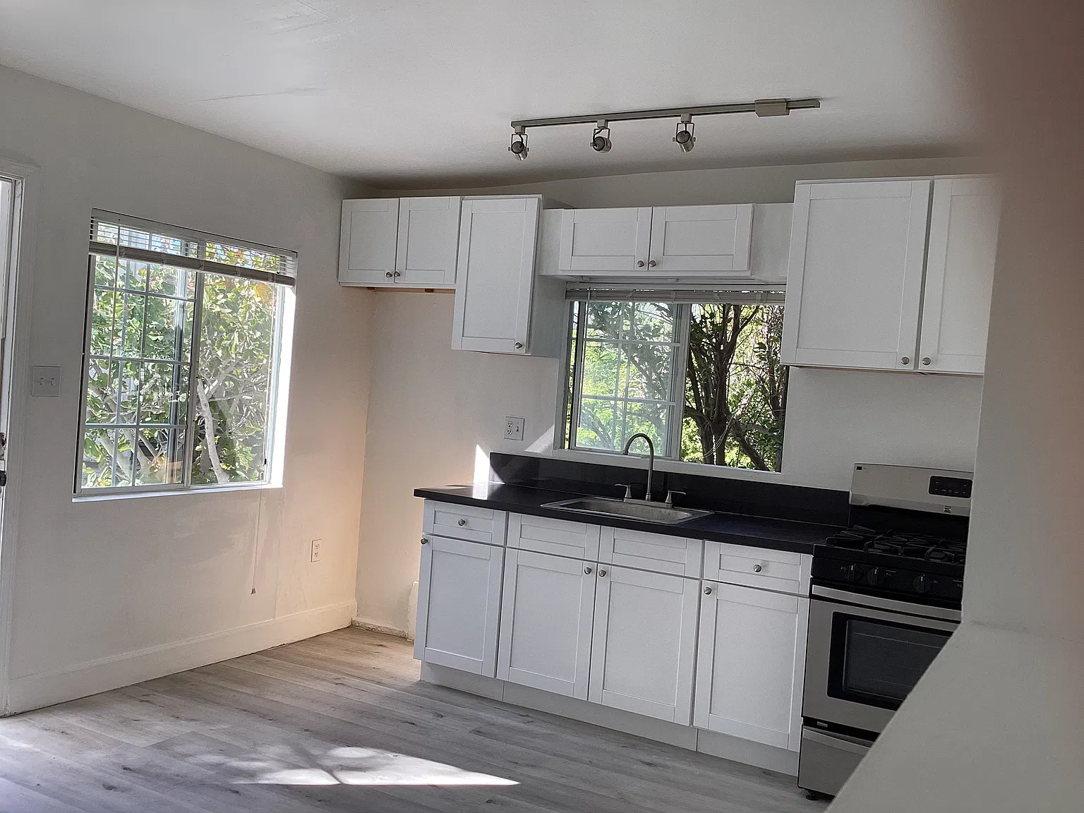 1 bed, 400 sqft, $2,300 — Photo 1