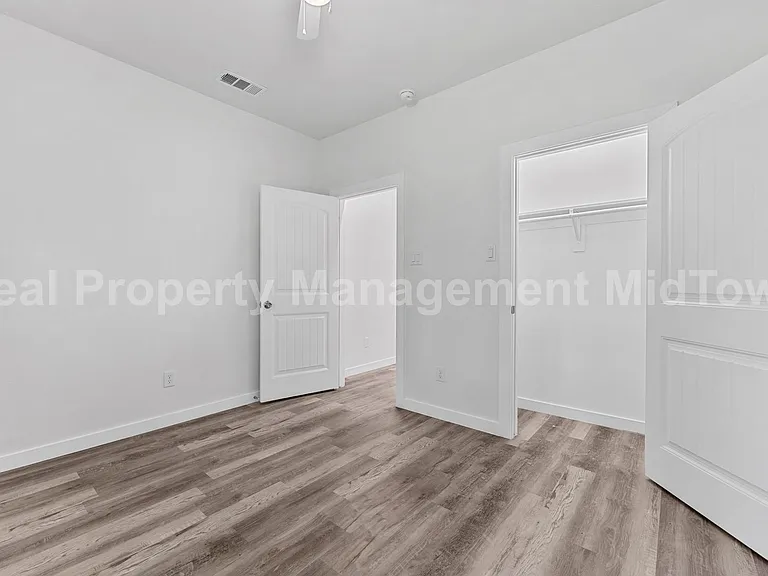 3331 Spring Ave — Photo 8