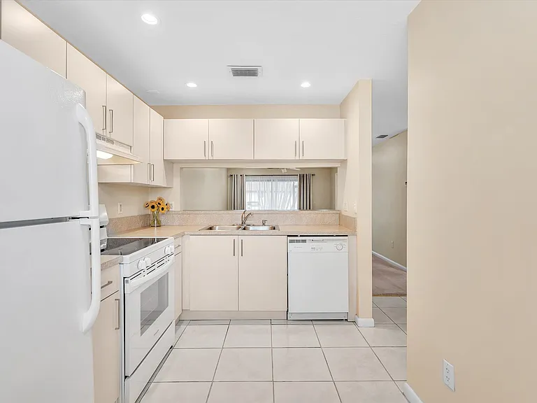 299 NW 36th Ave — Photo 15
