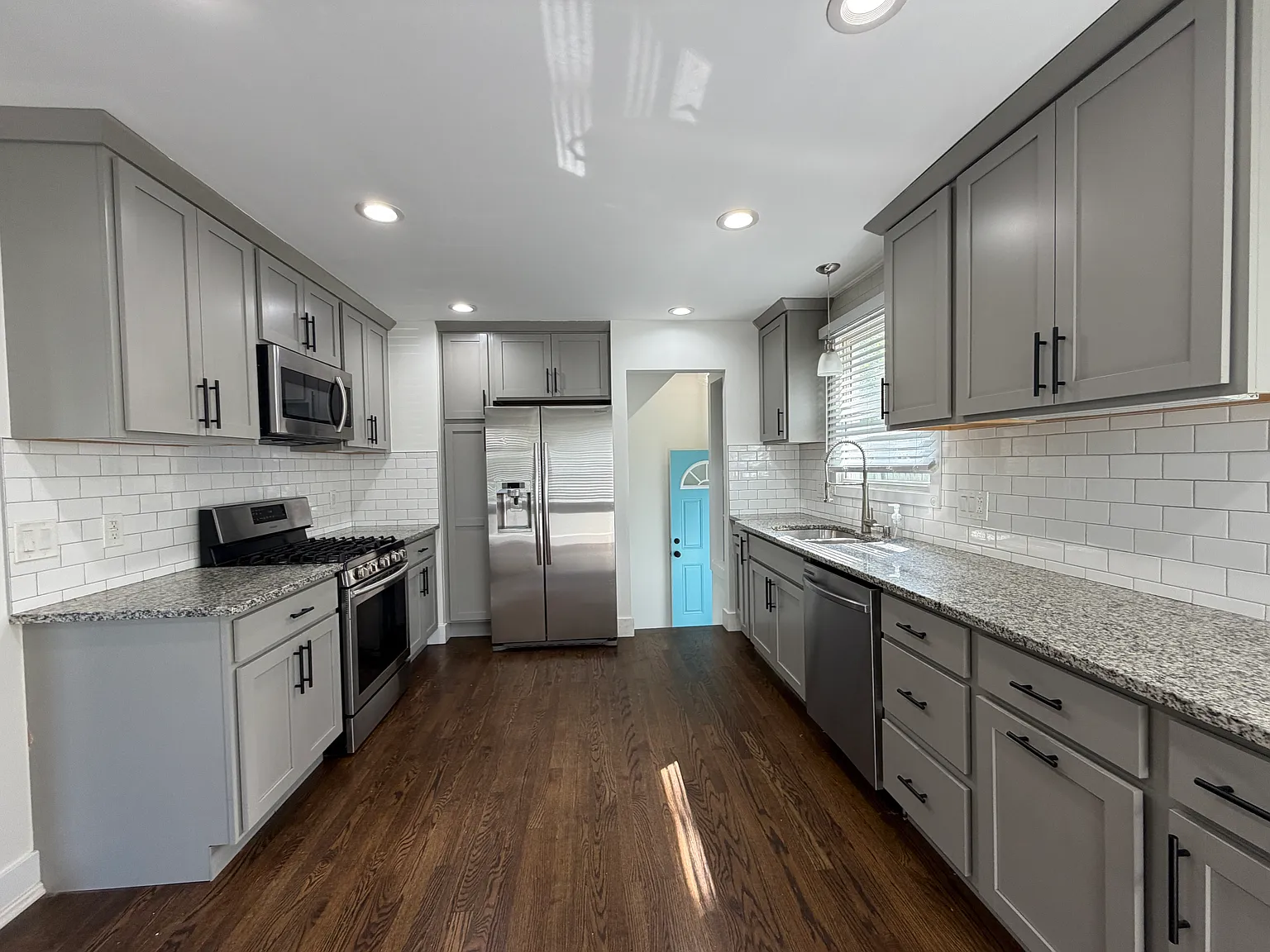 3 bed, 1085 sqft, $2,200 — Photo 2