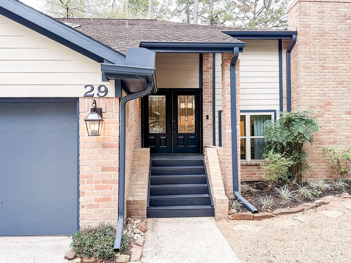Building Photo - 29 Pinewood Forest Ct