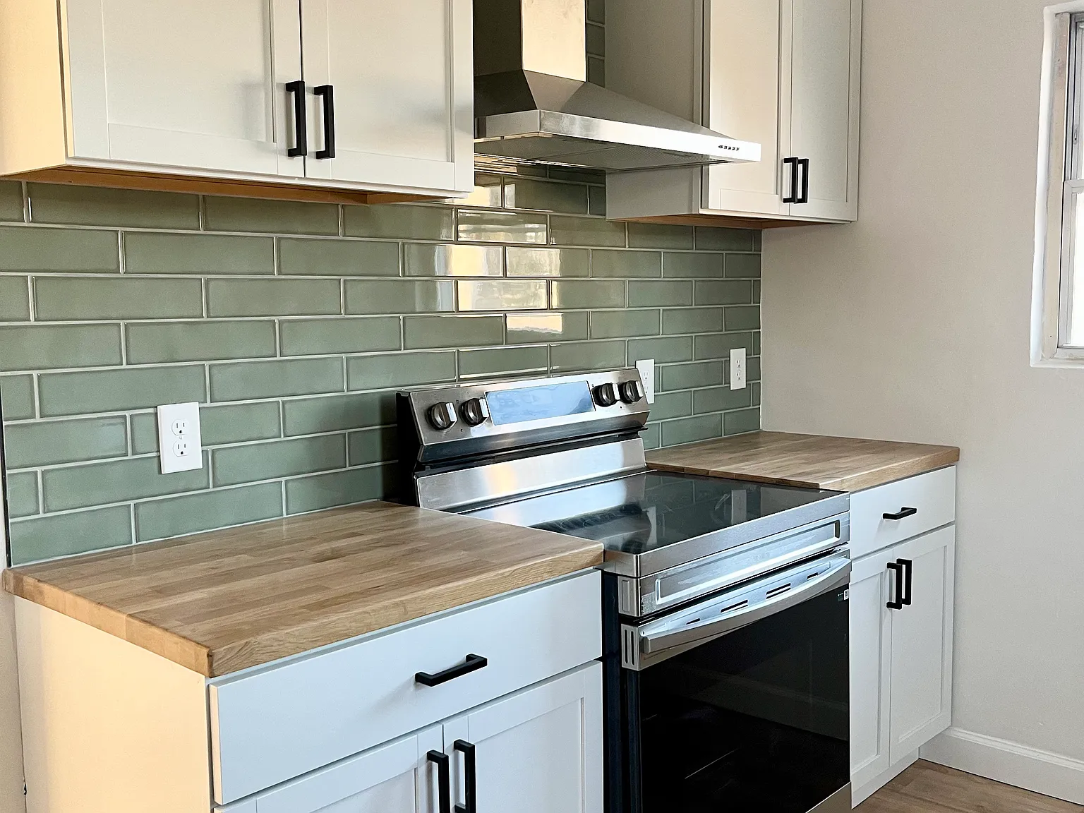 680 Woodbury Ave — Photo 2
