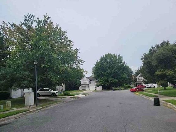 Exterior Neighborhood (street photo)