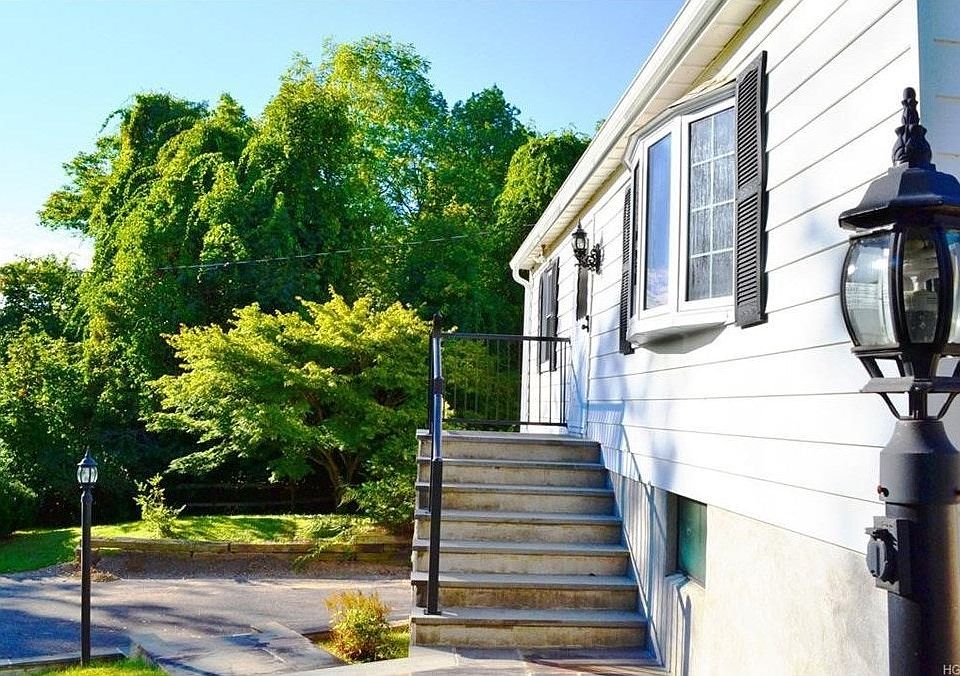 1st image of 19 Pleasant Dr