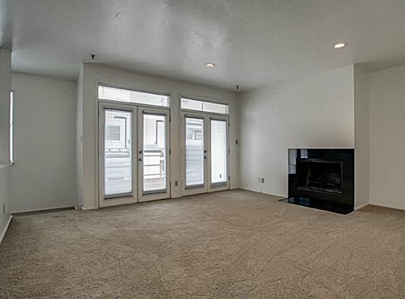 3rd image of 3910 Buena Vista St #24
