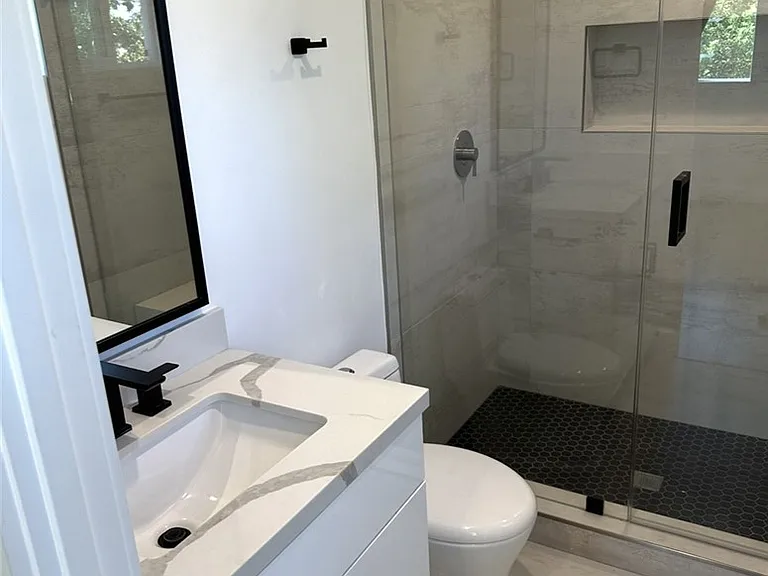 14247 Sylvan St #C — Photo 13