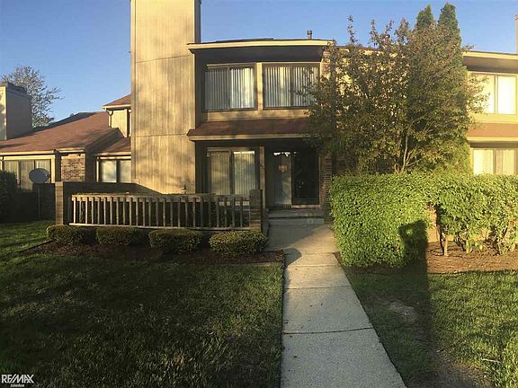 2nd image of 1822 S Hill Blvd #1