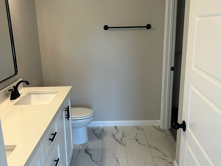 1104 Brook Ct — Photo 5