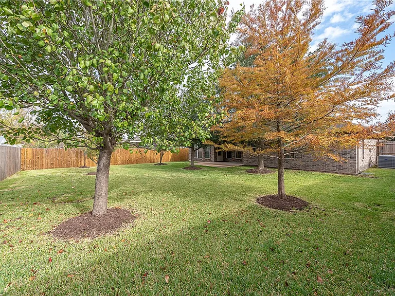1207 Portsmouth Ct — Photo 31