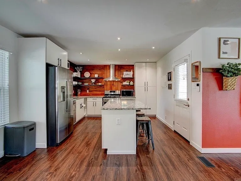 565 Lakeland Dr — Photo 22