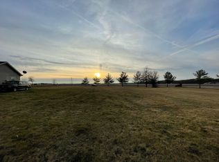16 Nightingale Cir, Camargo, IL