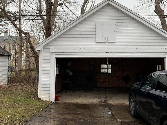2nd image of 171 Hamilton Dr