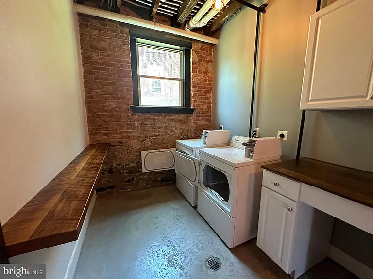 820 W Market St #2B — Photo 18