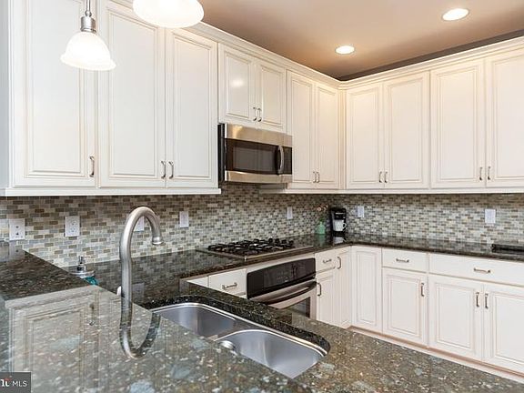 4th image of 315 Ellenwood Dr