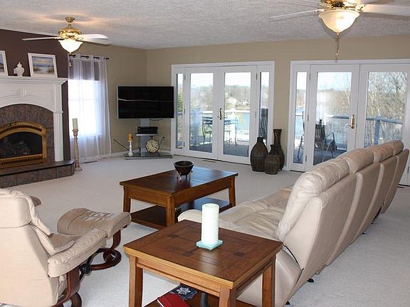 3rd image of 860 Lakemount Dr