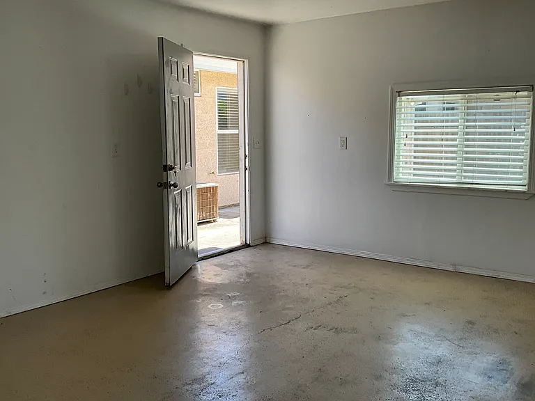 8940 Meadowspring Dr — Photo 18