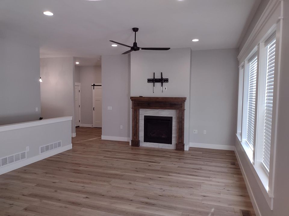 1st image of 5217 E Allcott Dr