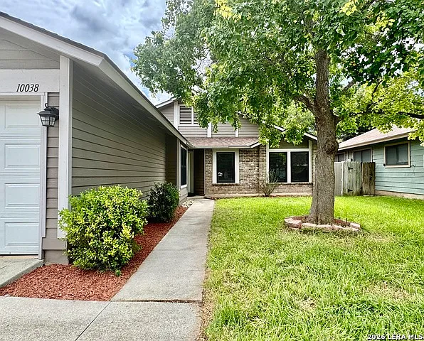 3 bed, 2.0 bath, 1395 sqft, $1,700 — Photo 3